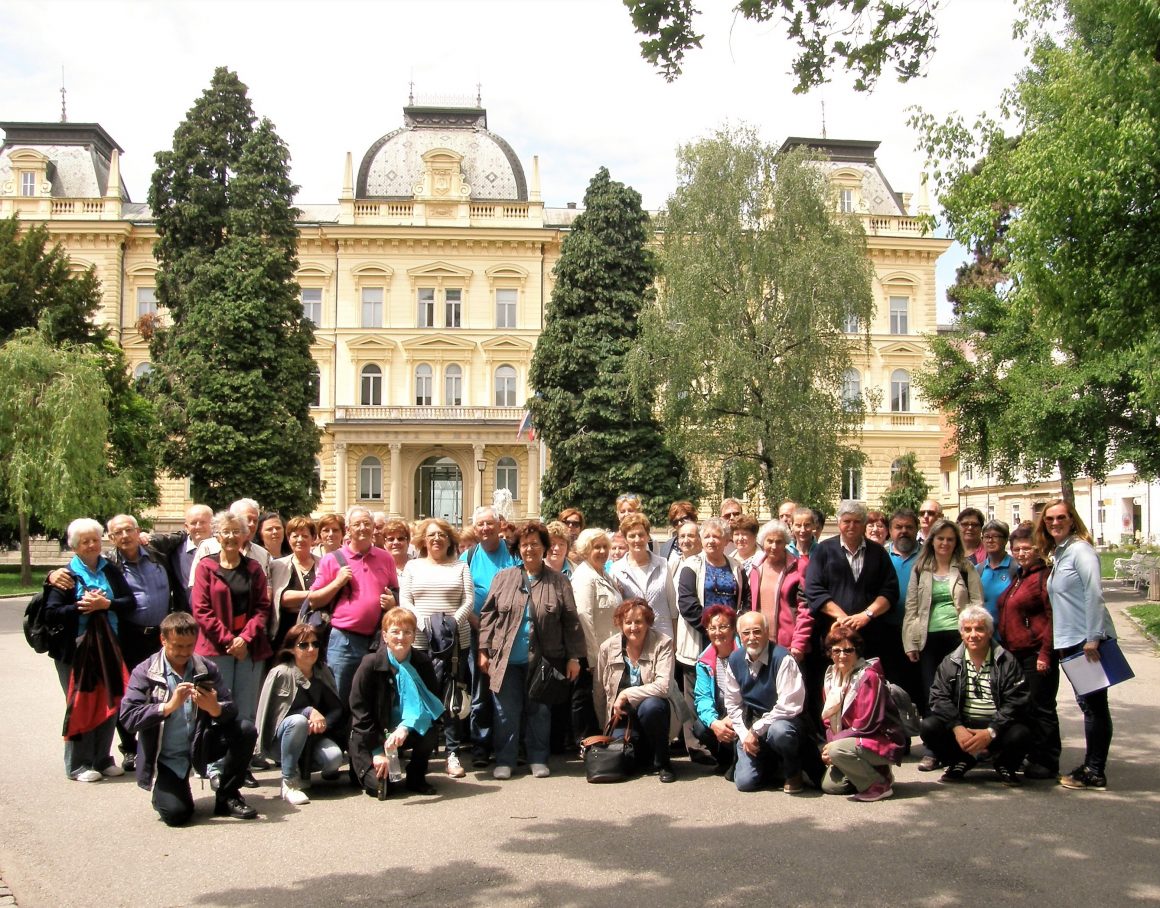Pohodništvo, izleti in druženja ter samopomoč